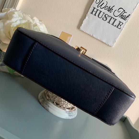 ❌SOLD❌ Michael Kors Hamilton Crossbody Bag - Picture 5 of 8